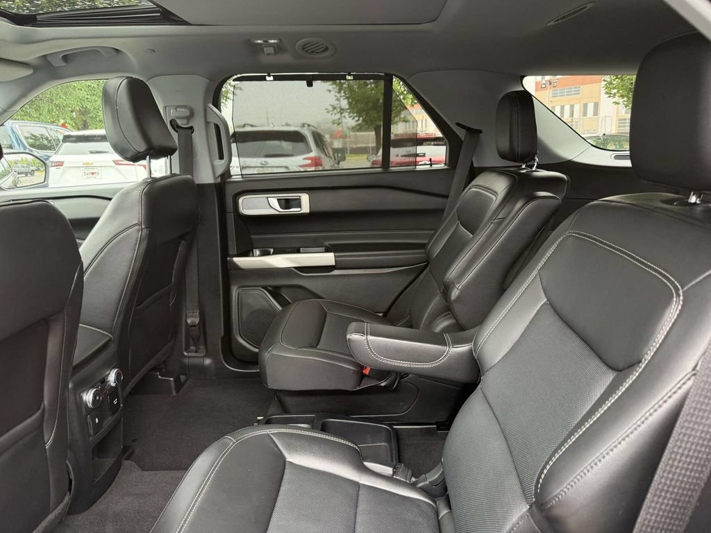 Used 2021 Ford Explorer Limited w/ Hybrid Equipment Group 310A AWD/4WD image 17