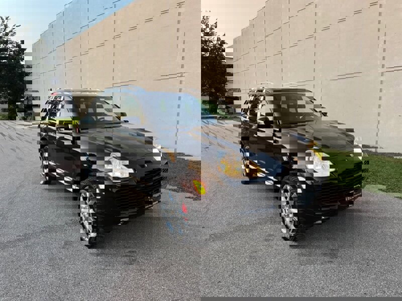 Used 2006 Porsche Cayenne Turbo image 6