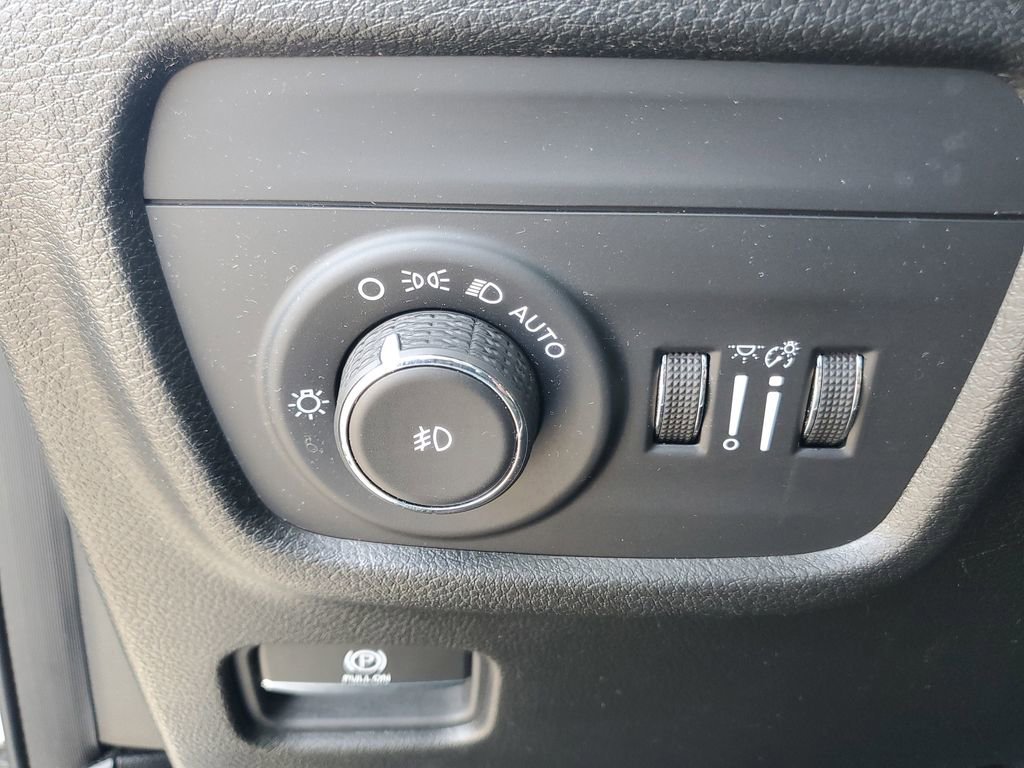 Used 2021 Jeep Grand Cherokee L Limited AWD/4WD image 16