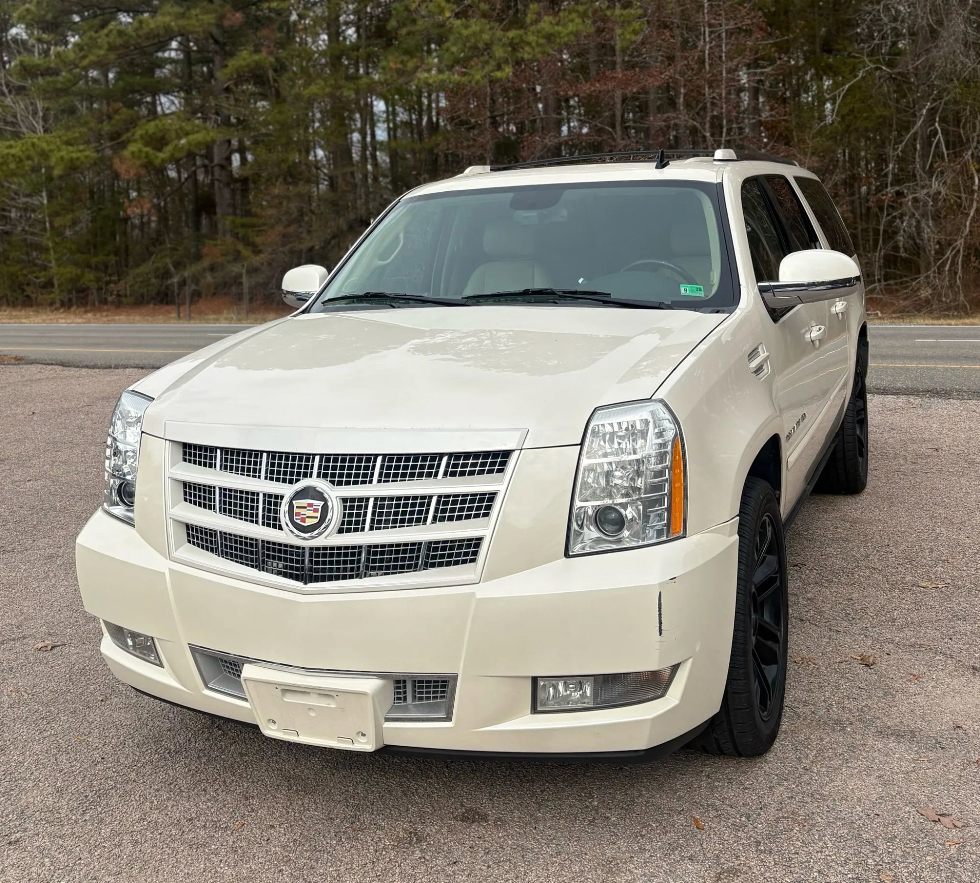 Used 2013 Cadillac Escalade ESV Premium image 4