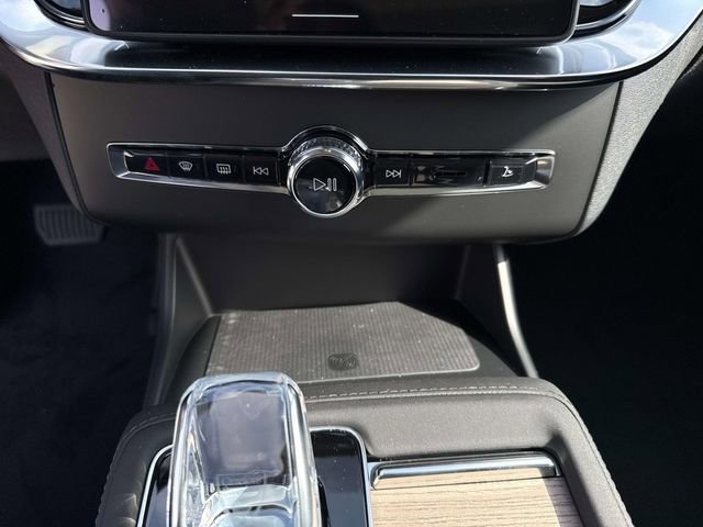 New 2026 Volvo XC90 B6 Plus w/ Protection Package Premier image 28