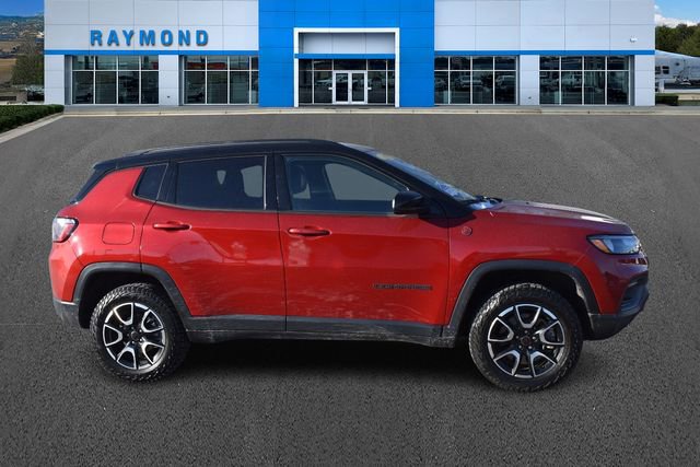 Used 2025 Jeep Compass Trailhawk image 2