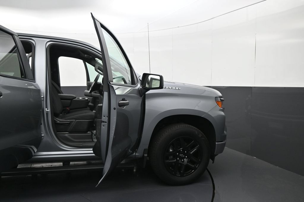 Certified 2025 Chevrolet Silverado 1500 Custom RWD image 9