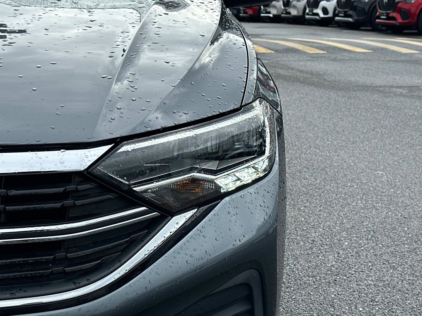 Used 2022 Volkswagen Jetta SE w/ Panoramic Sunroof Package image 5