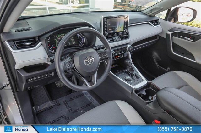 Used 2020 Toyota RAV4 Limited image 17