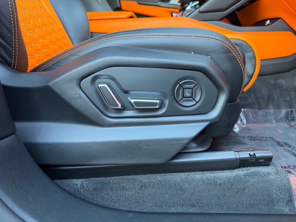 Used 2022 Lamborghini Urus AWD/4WD image 36