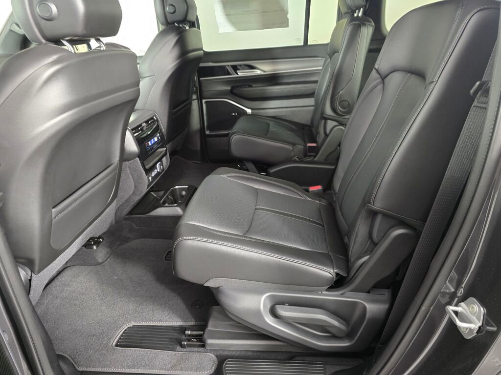 New 2026 Jeep Grand Wagoneer 4WD image 36