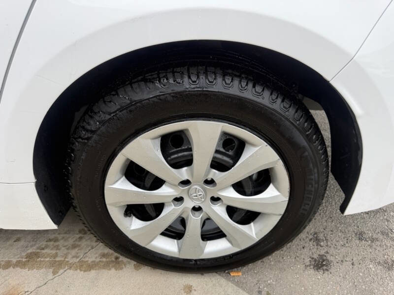 Used 2025 Toyota Corolla LE image 21