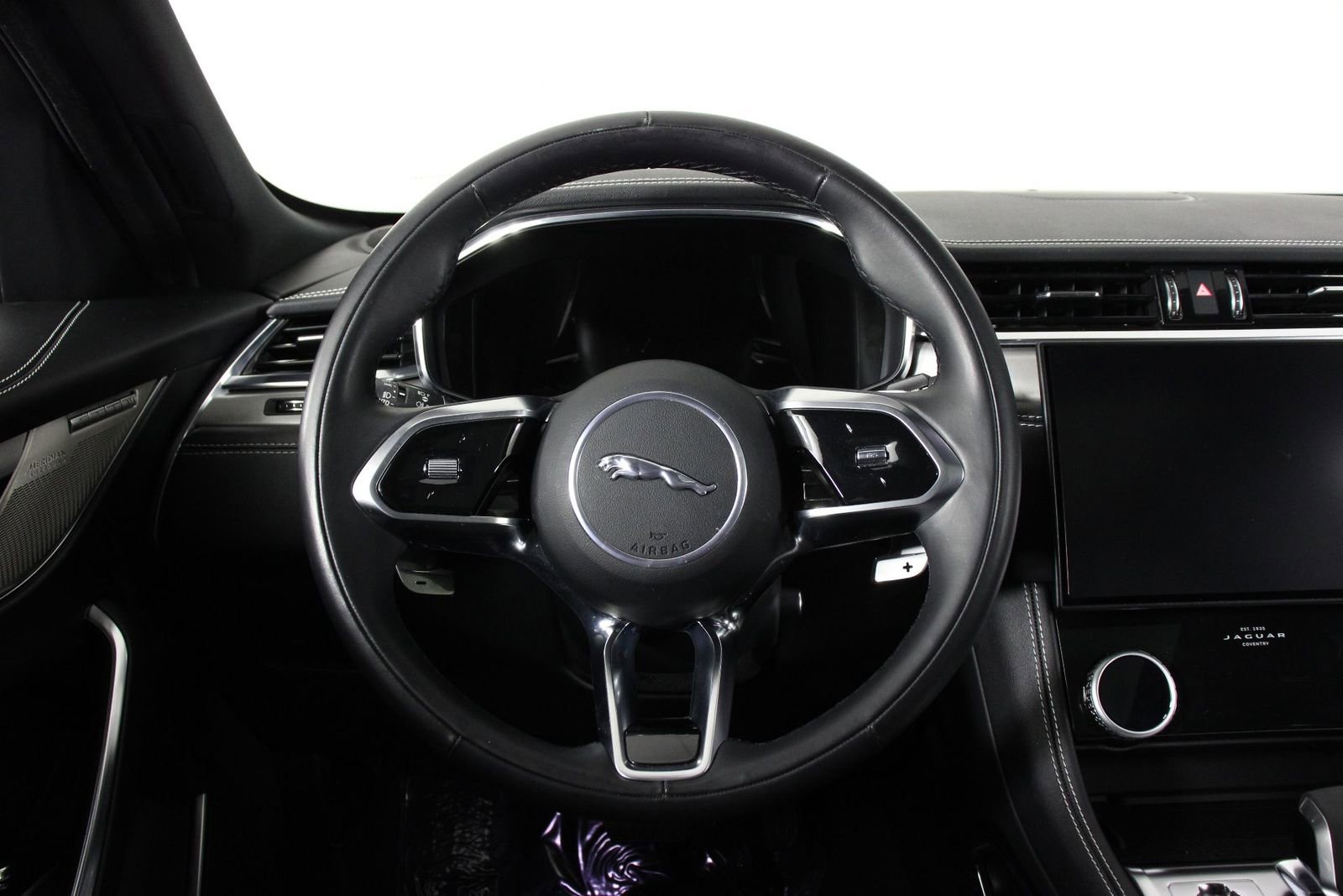 Used 2024 Jaguar F-PACE R-Dynamic S image 8