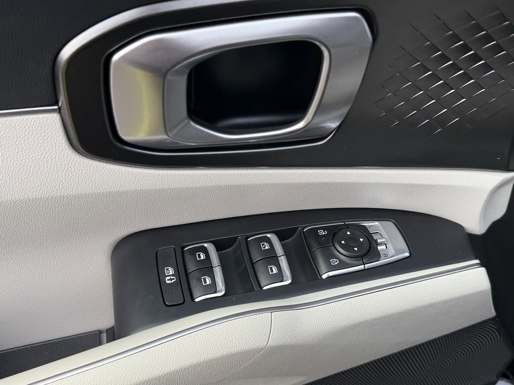 Certified 2025 Kia Sorento EX image 11