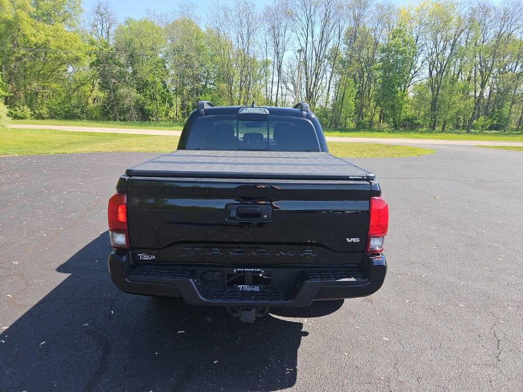 Used 2018 Toyota Tacoma TRD Sport AWD/4WD image 6