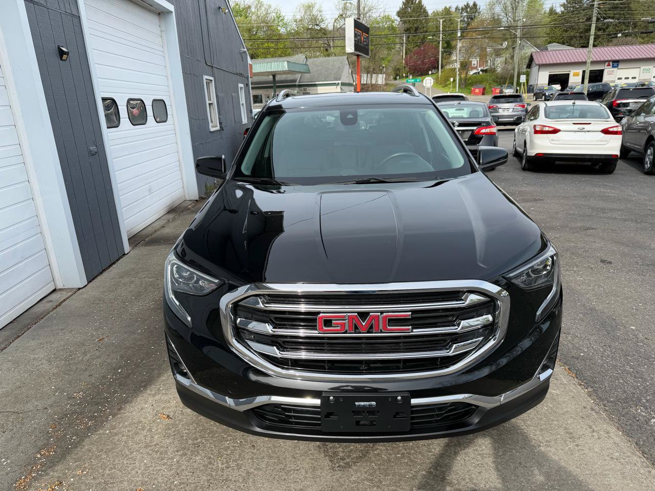 Used 2018 GMC Terrain SLT w/ Infotainment Package II AWD/4WD image 2