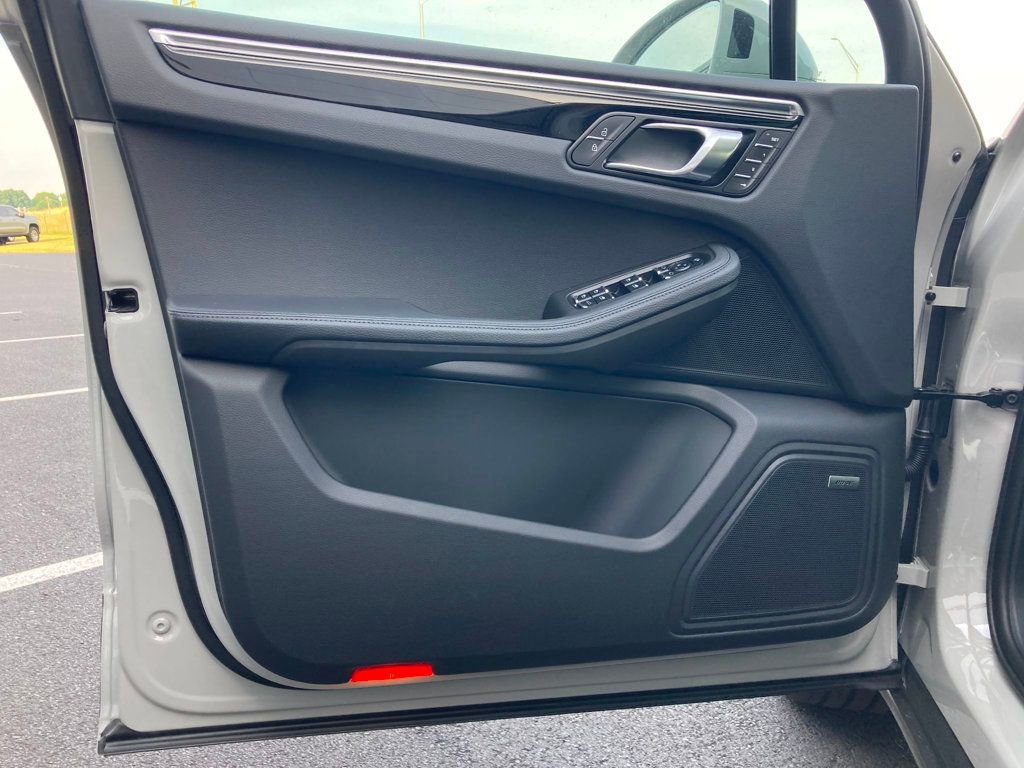 Used 2024 Porsche Macan image 21