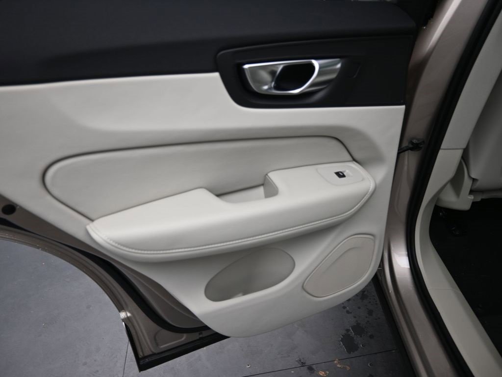 New 2026 Volvo XC60 B5 Ultra w/ Protection Package Premier image 28