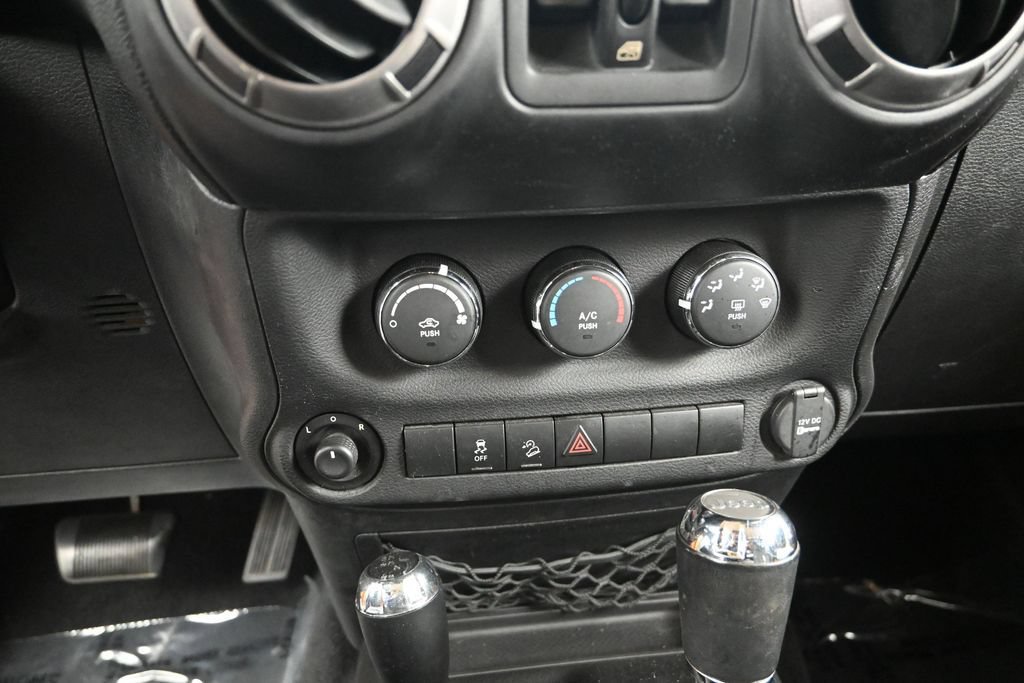 Used 2012 Jeep Wrangler Unlimited Sport AWD/4WD image 13