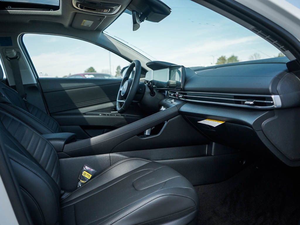 New 2026 Hyundai Elantra Limited FWD image 9