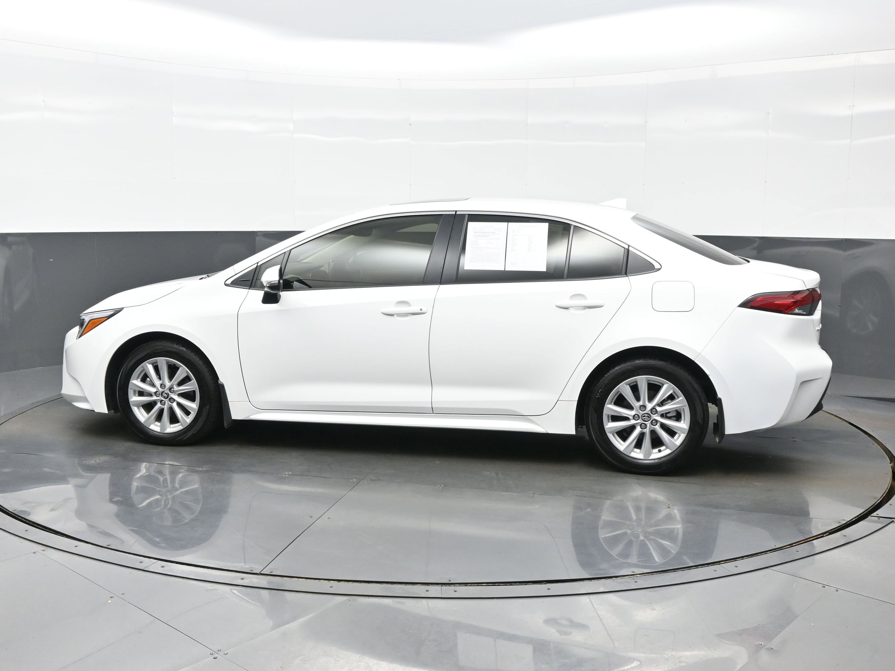 Used 2024 Toyota Corolla XLE FWD image 3
