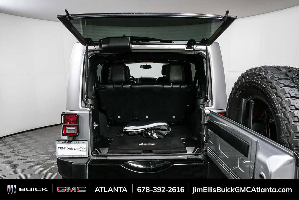 Used 2015 Jeep Wrangler Unlimited Sahara AWD/4WD image 28