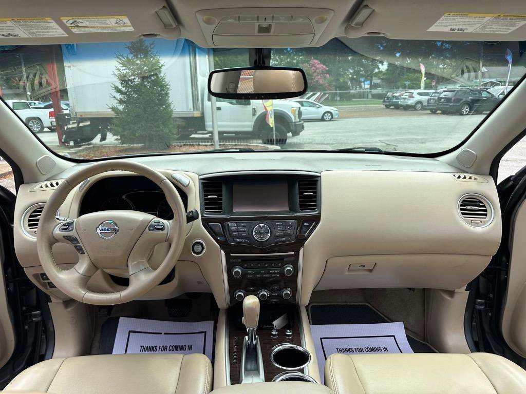 Used 2015 Nissan Pathfinder Platinum w/ Family Entertainment Package FWD image 23