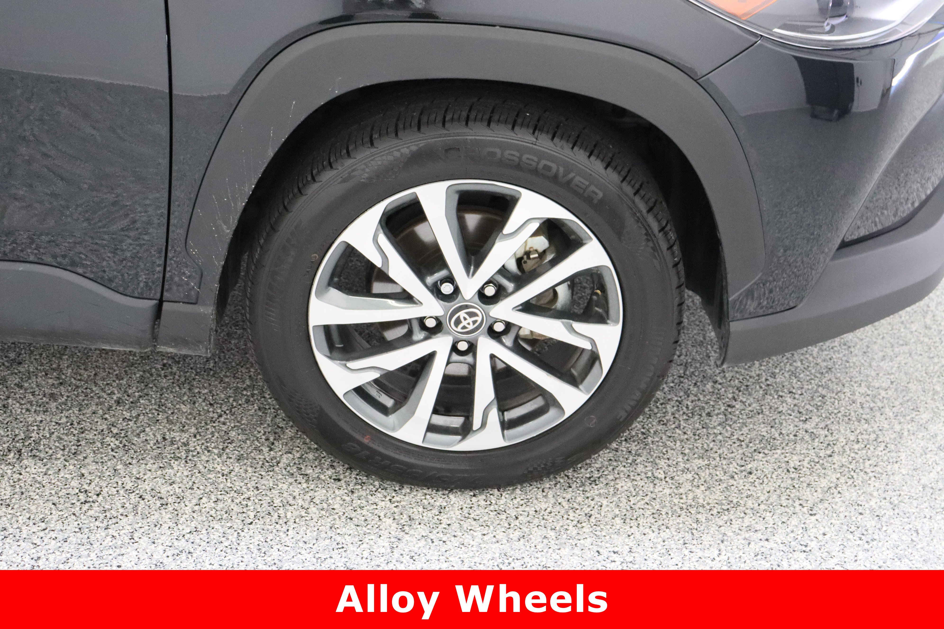 Used 2025 Toyota Corolla Cross XLE image 5