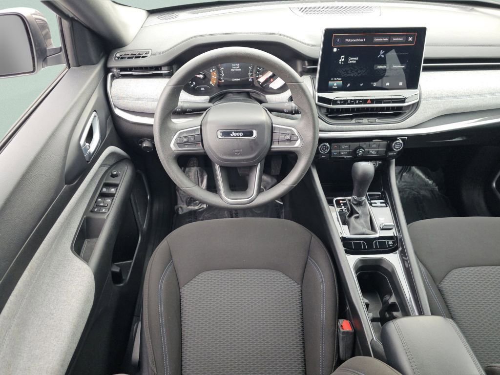 Used 2024 Jeep Compass Sport image 4