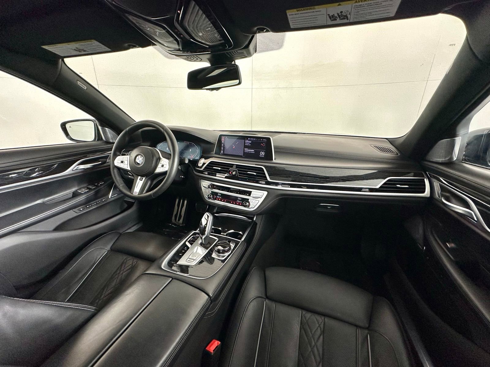 Used 2021 BMW 750i xDrive w/ Luxury Rear Seating Package image 2