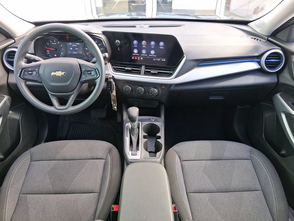 Used 2025 Chevrolet Trax LS w/ LS Convenience Package FWD image 9