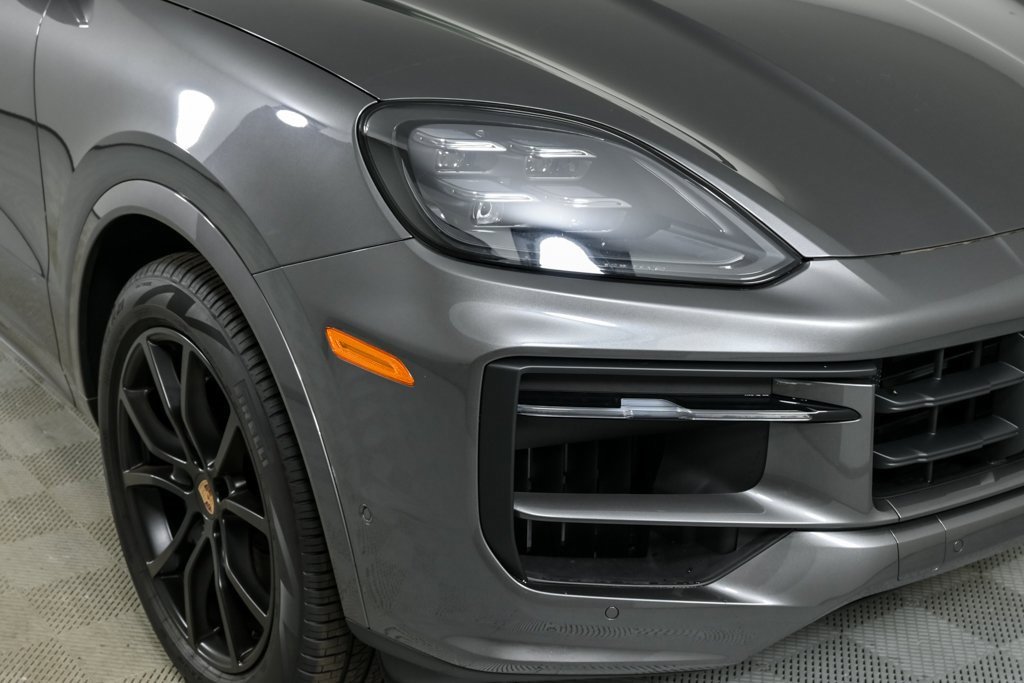 New 2025 Porsche Cayenne Coupe image 38