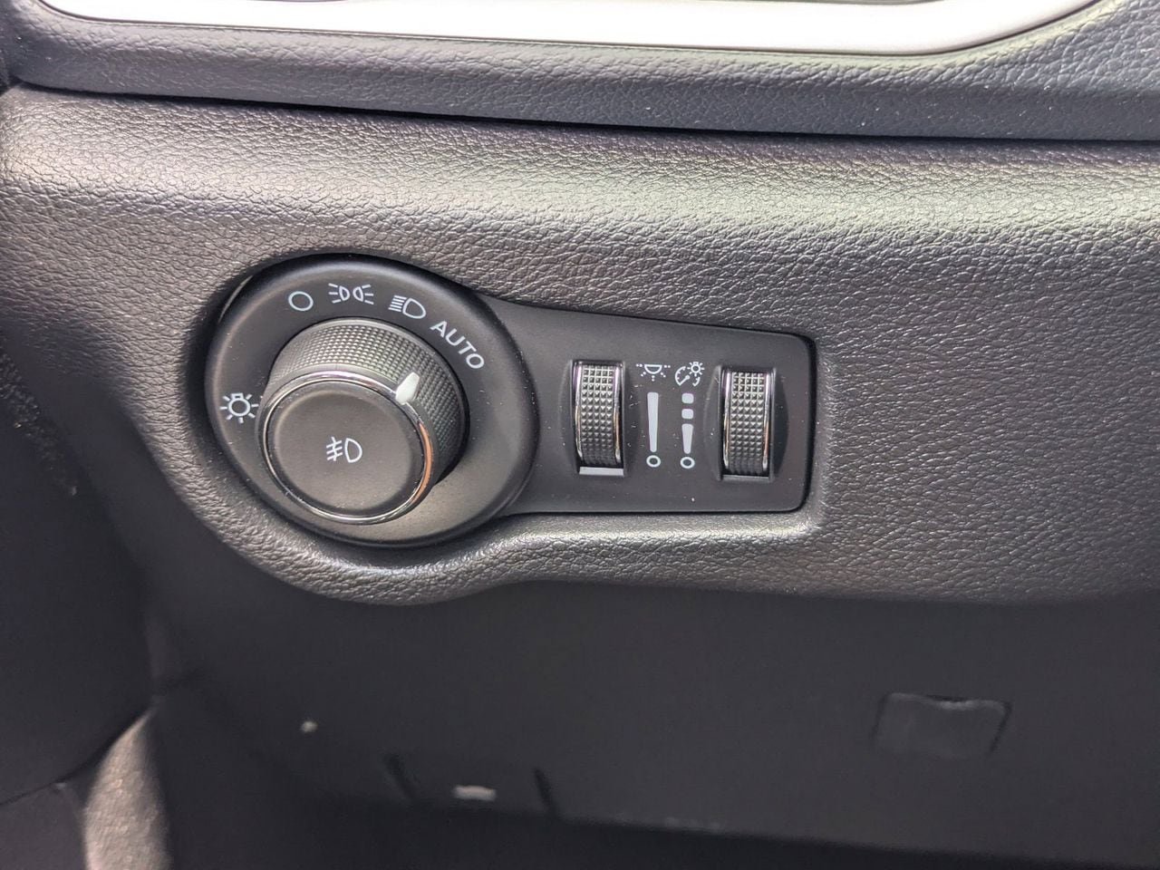 Used 2020 Chrysler Pacifica Touring w/ S Appearance Package FWD image 28
