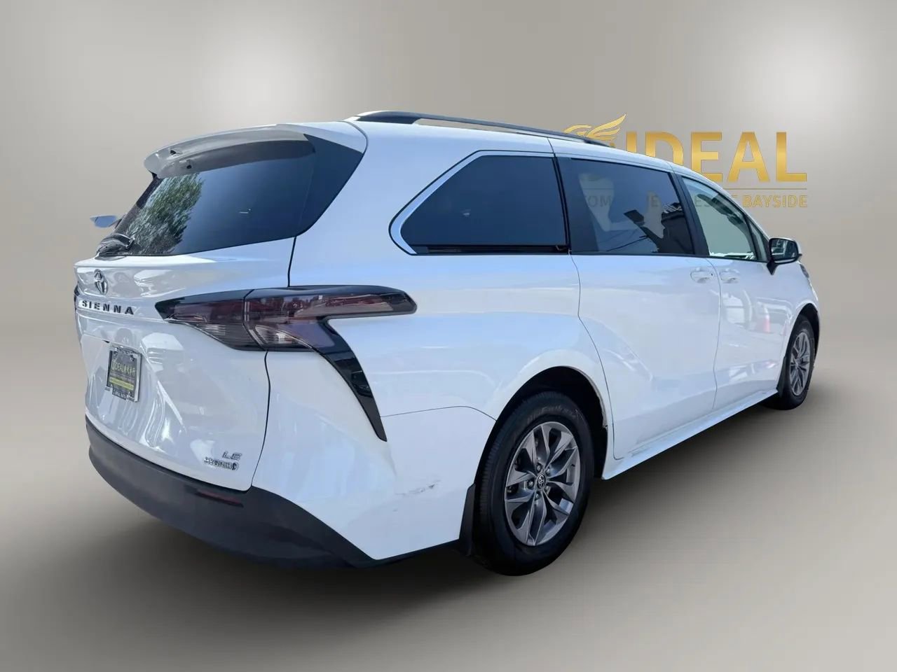 Used 2024 Toyota Sienna LE w/ LE Plus Package AWD/4WD image 7