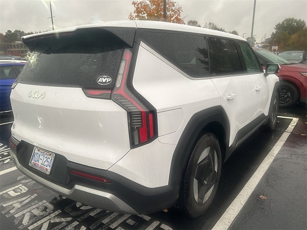 Certified 2026 Kia EV9 Light image 9