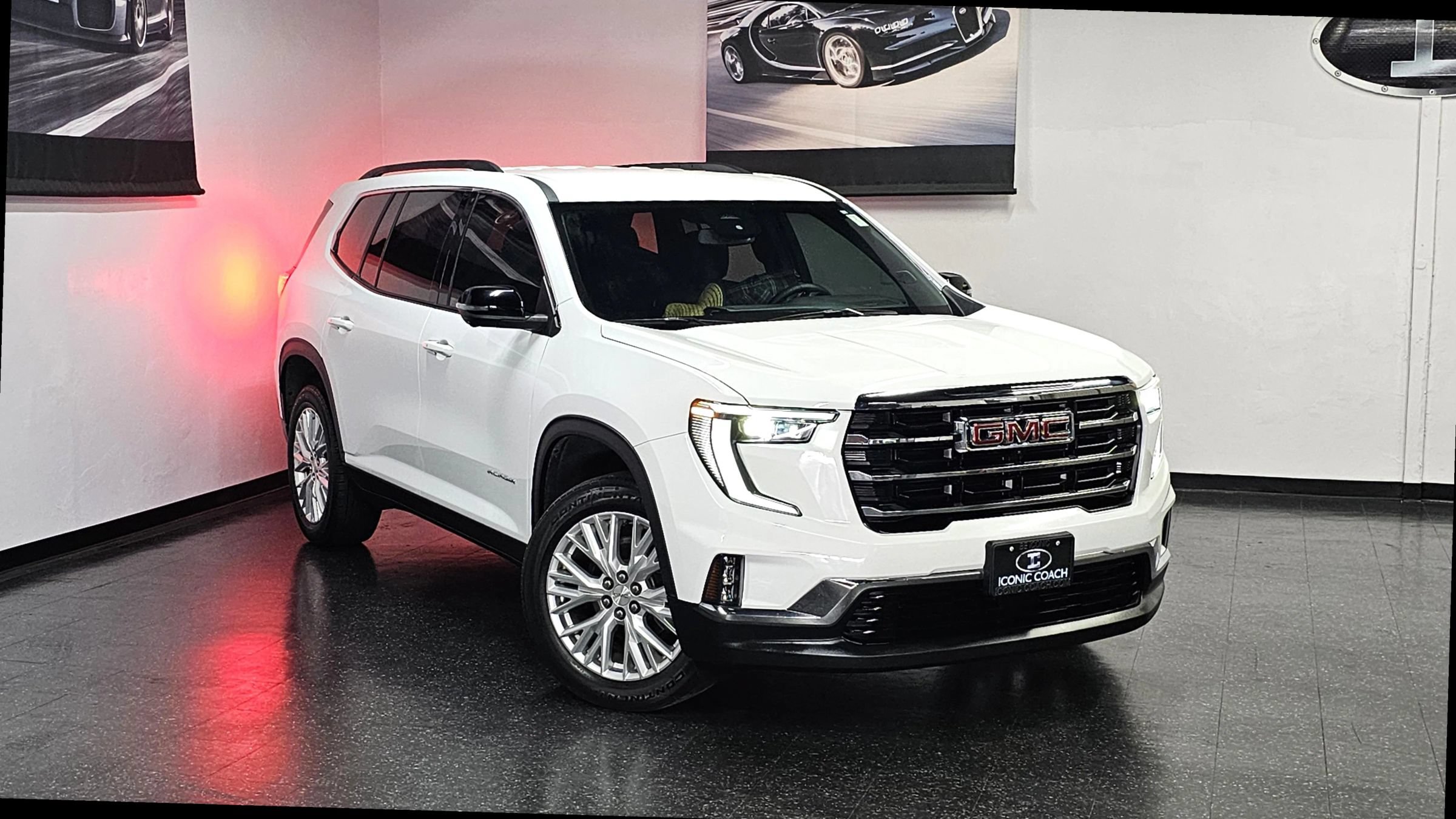 Used 2024 GMC Acadia Elevation FWD image 2