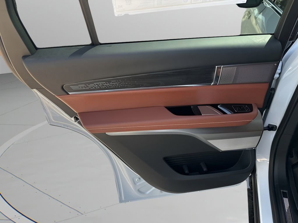 New 2026 Cadillac Vistiq Platinum w/ LPO, Floor Liner Package image 18