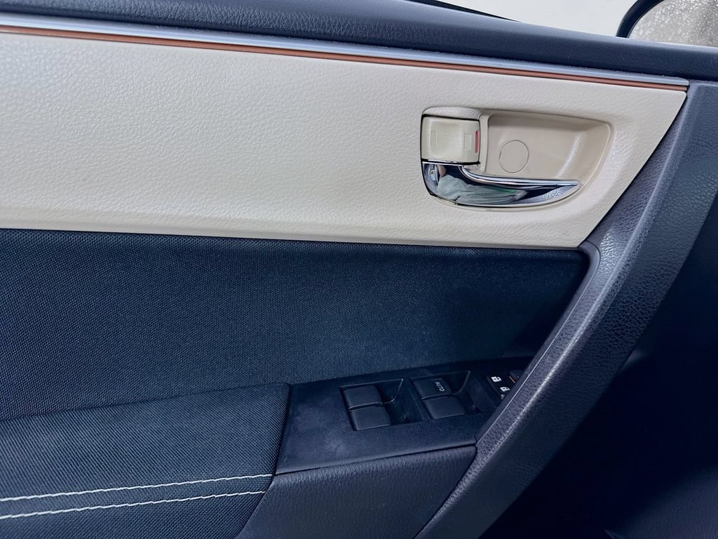 Used 2016 Toyota Corolla LE FWD image 15