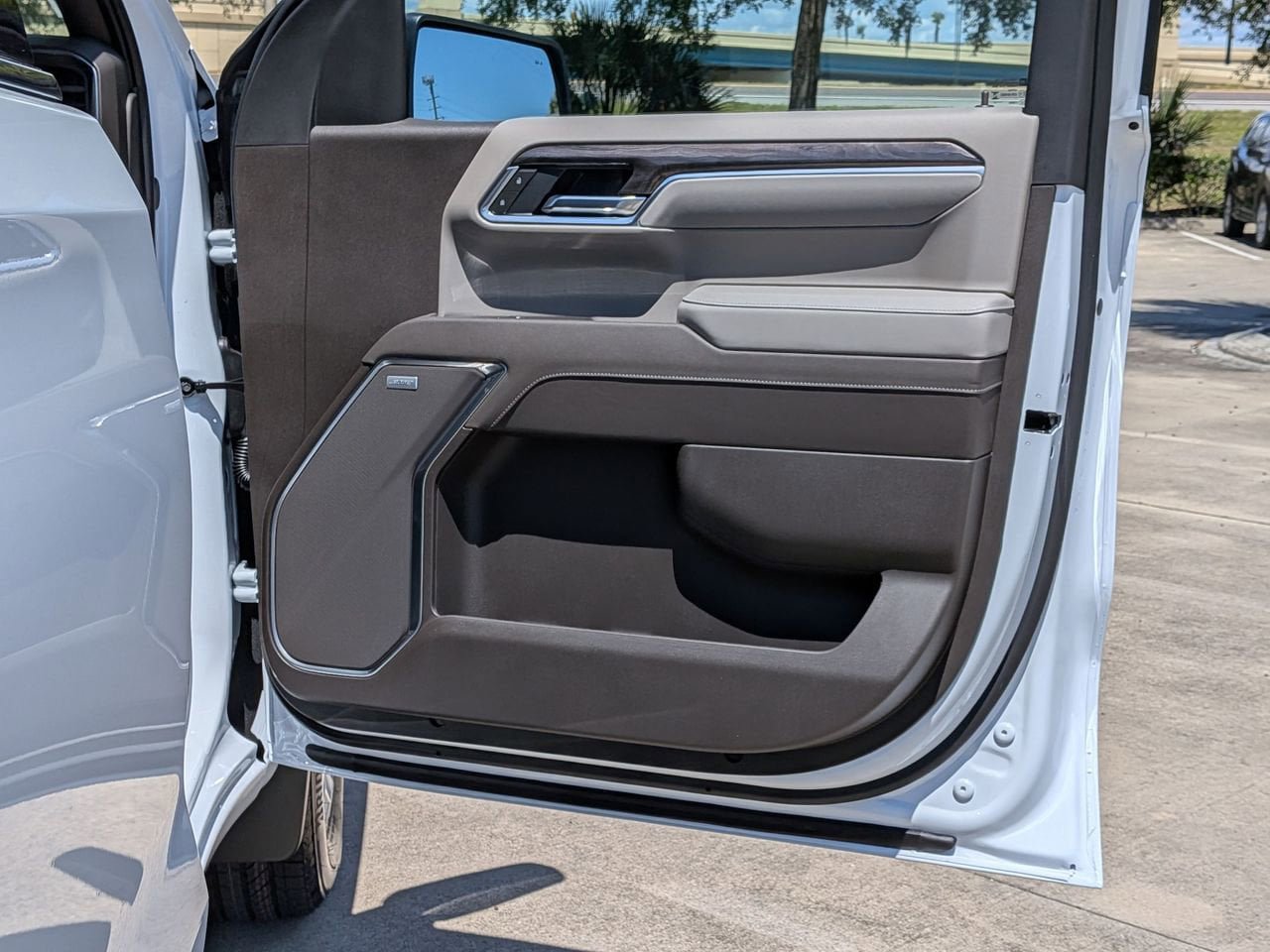 New 2026 Chevrolet Silverado 1500 LTZ w/ LTZ Premium Package RWD image 22