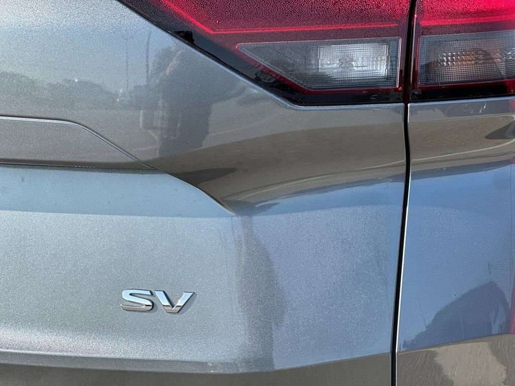 Used 2023 Nissan Rogue SV image 32