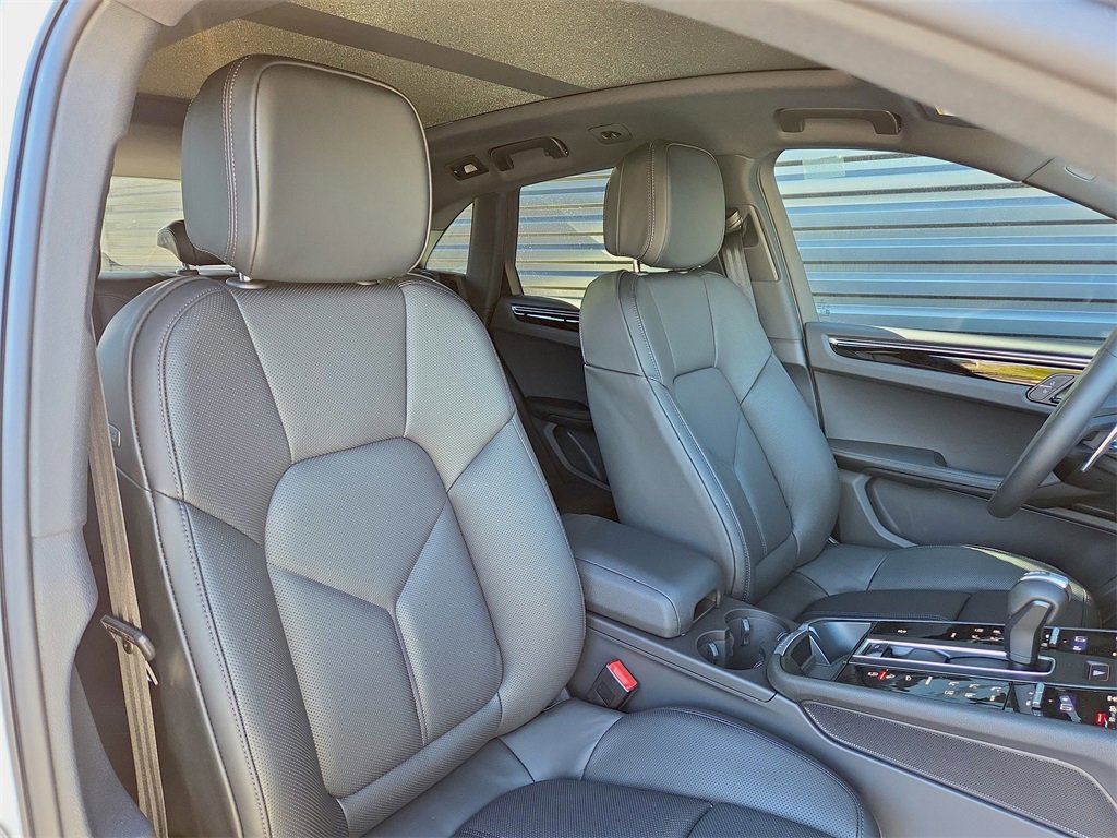 New 2026 Porsche Macan image 19