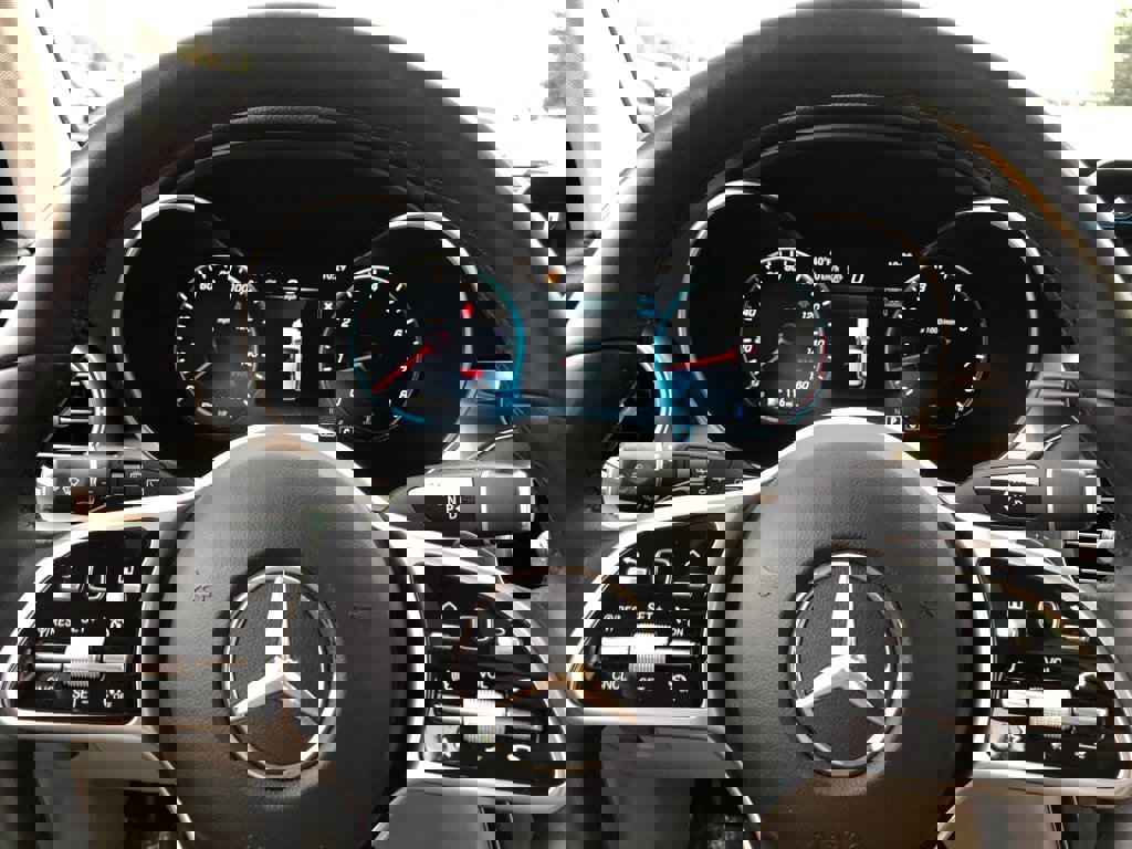 Used 2022 Mercedes-Benz GLC 300 4MATIC image 19