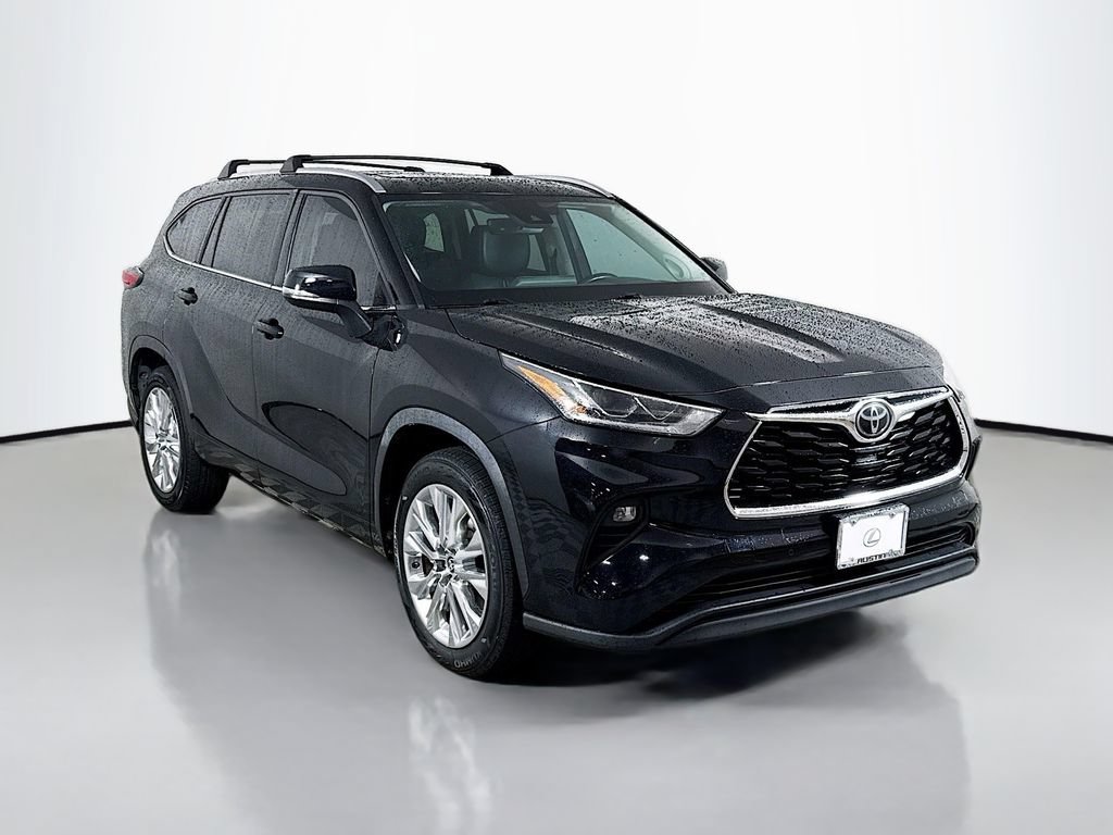 Used 2020 Toyota Highlander Limited FWD image 3