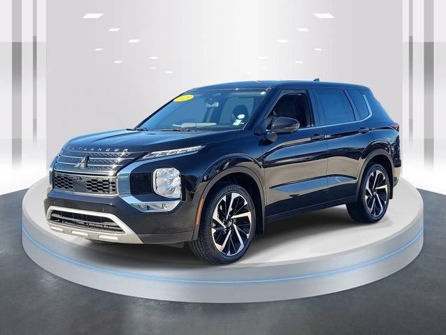 Used 2023 Mitsubishi Outlander SE image 3