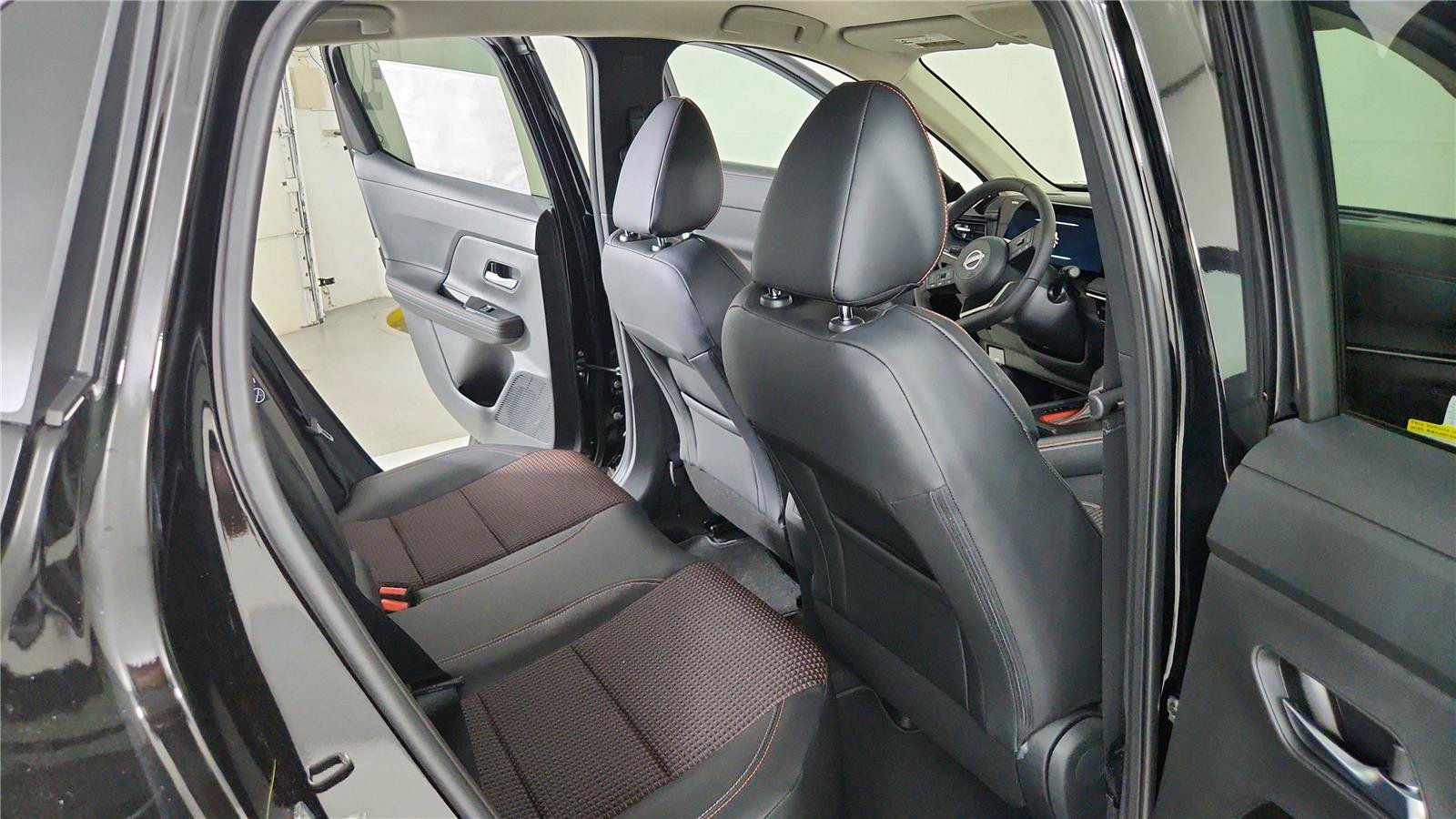 Certified 2025 Nissan Kicks SR FWD image 22