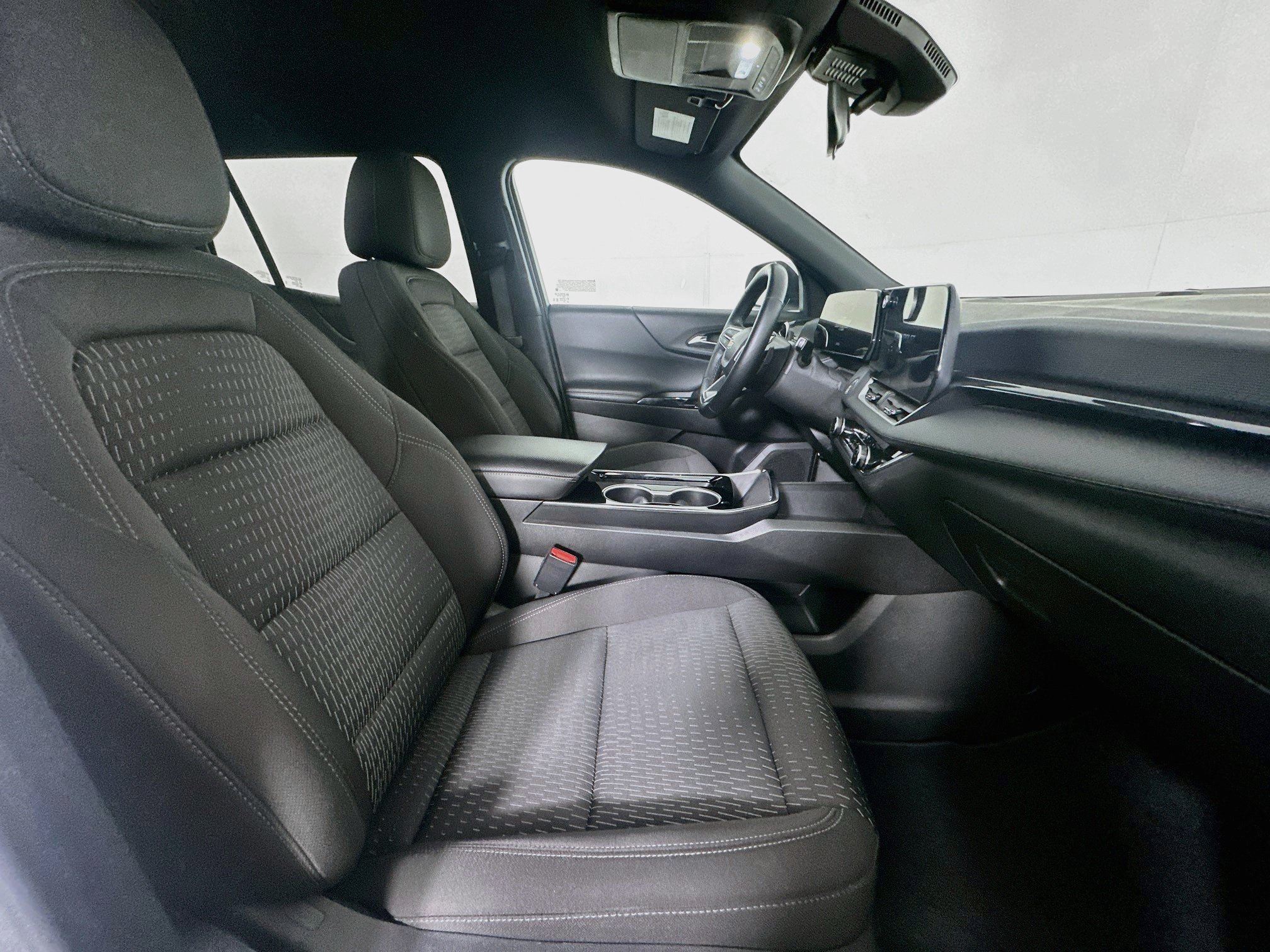 Used 2025 Chevrolet Equinox LT FWD image 30