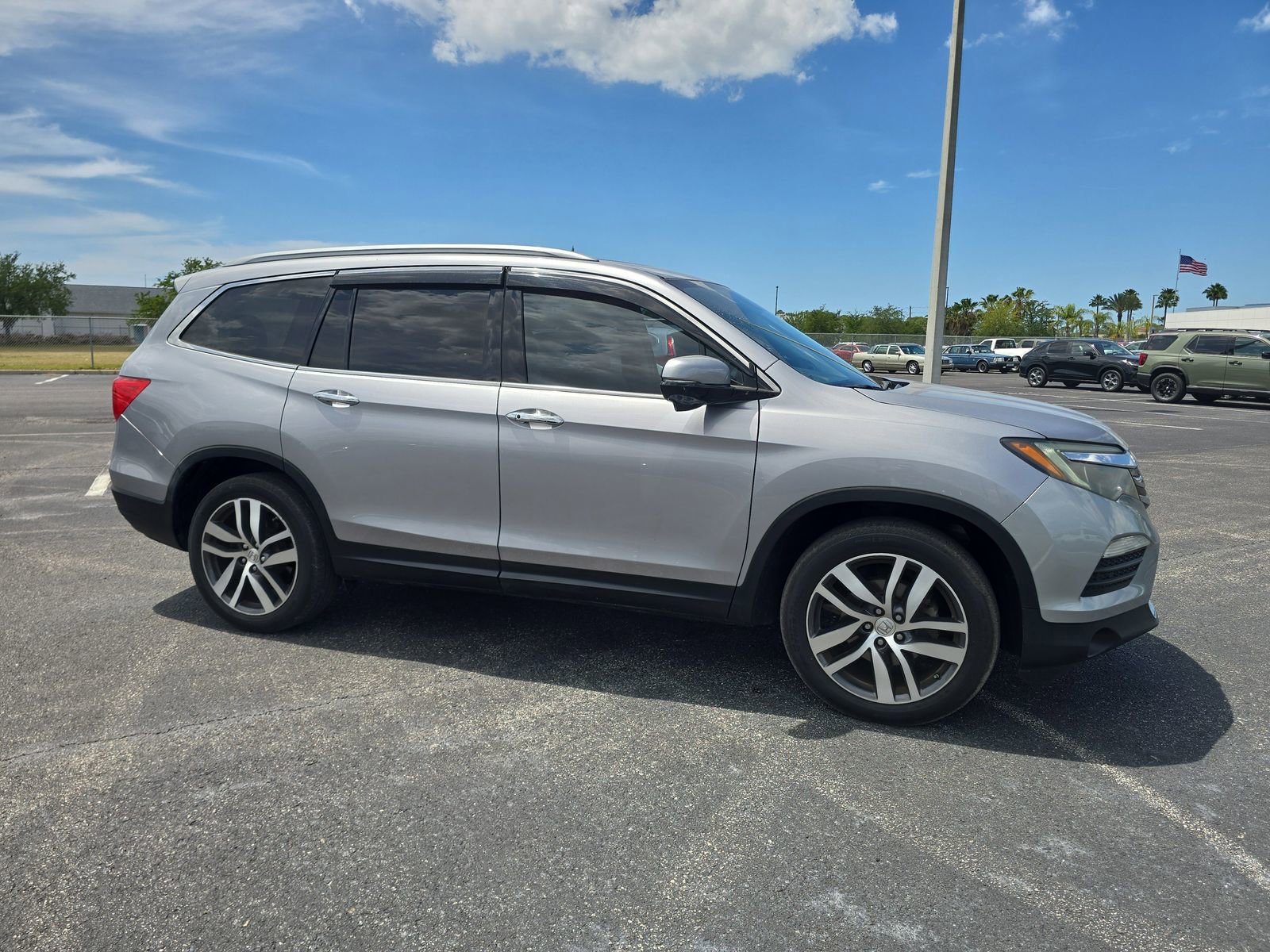 Used 2018 Honda Pilot Touring image 2