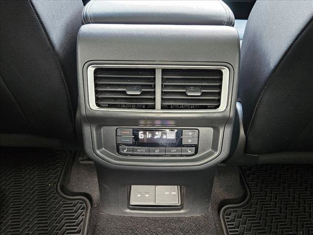 Used 2024 Volkswagen Atlas SEL Premium R-Line AWD/4WD image 17