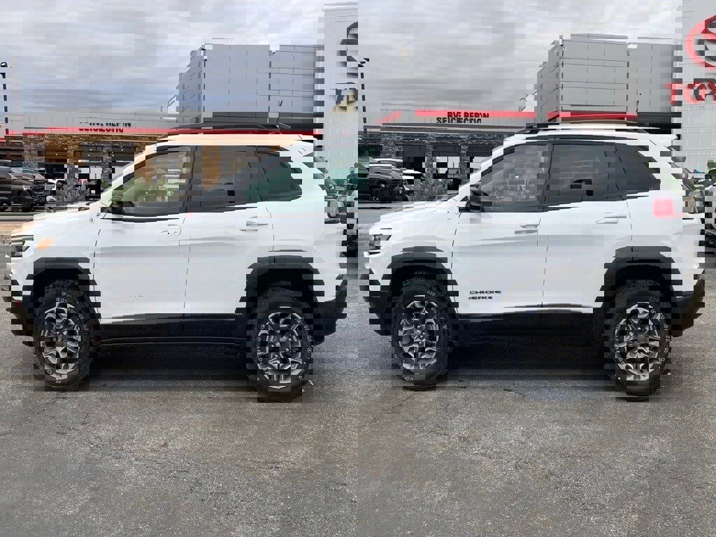 Used 2022 Jeep Cherokee Trailhawk image 7