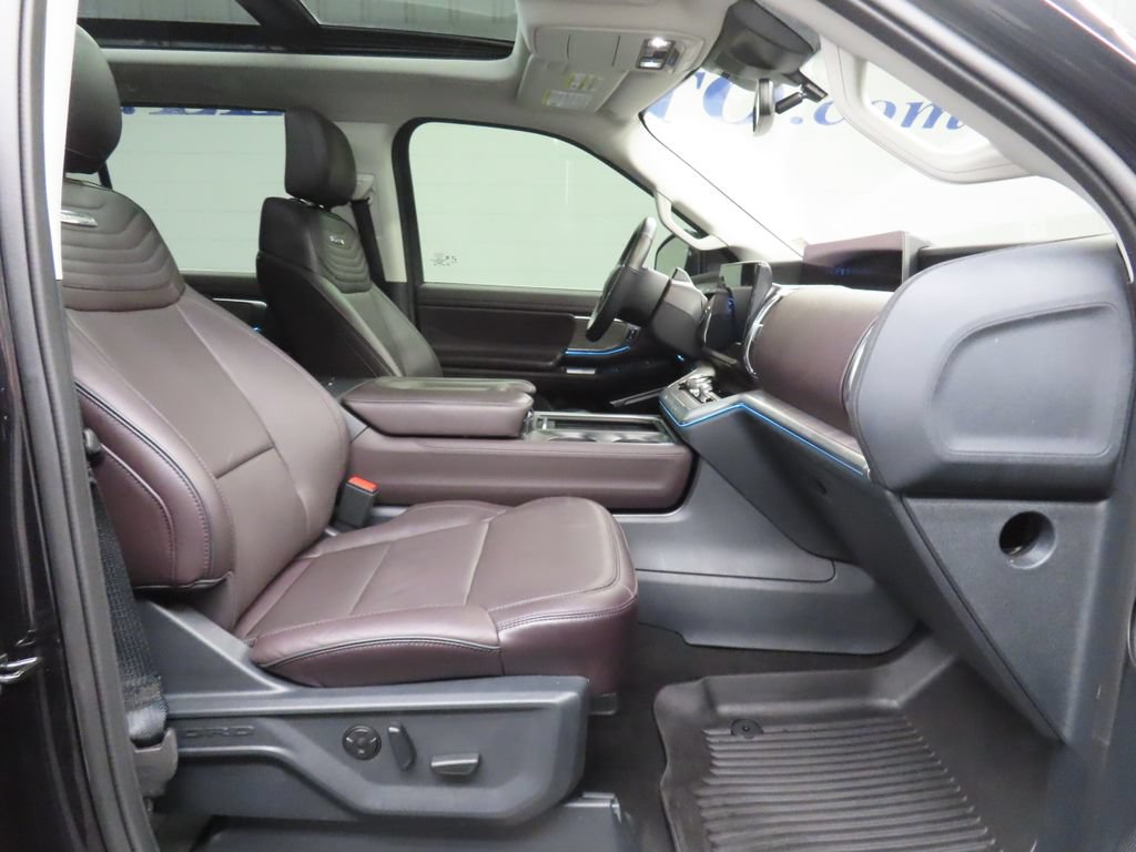 Used 2025 Ford Expedition Max Platinum w/ Platinum Ultimate Package AWD/4WD image 40
