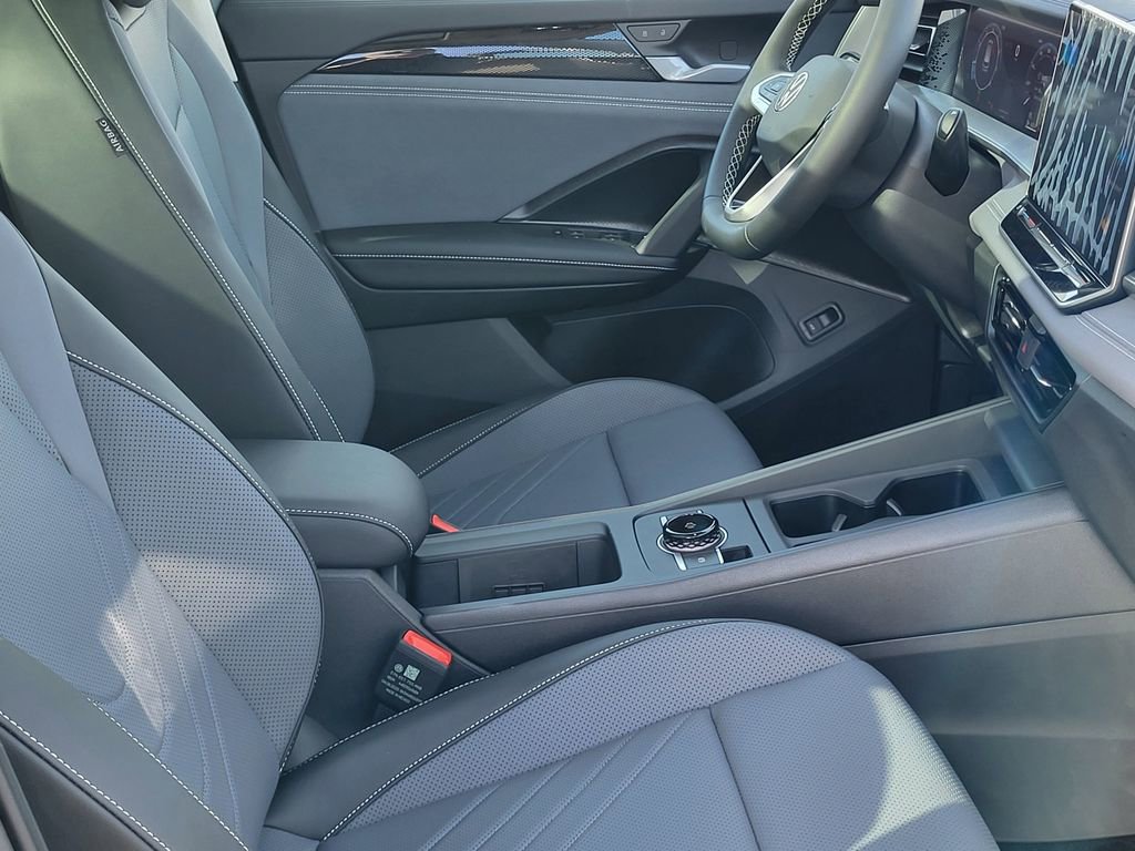 New 2025 Volkswagen Tiguan SE AWD/4WD image 19