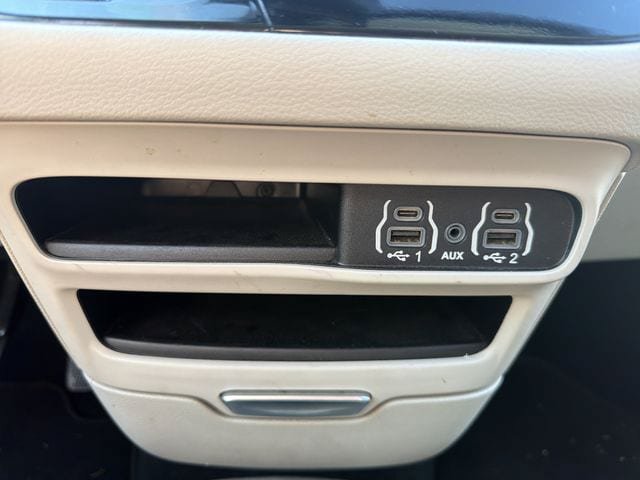 Used 2023 Chrysler Pacifica Touring-L FWD image 31
