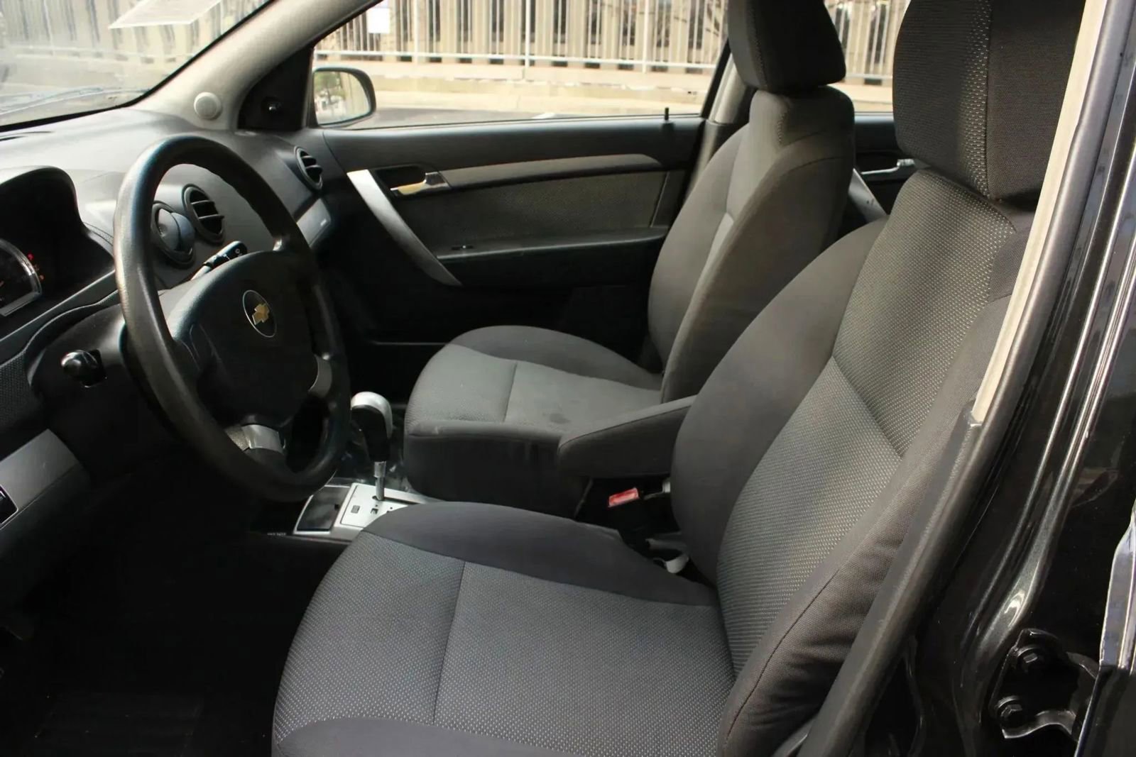 Used 2009 Chevrolet Aveo LT w/ Power and Convenience Package FWD image 8