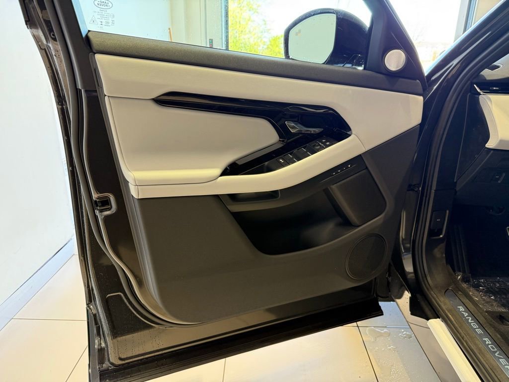 New 2026 Land Rover Range Rover Evoque Dynamic SE image 24